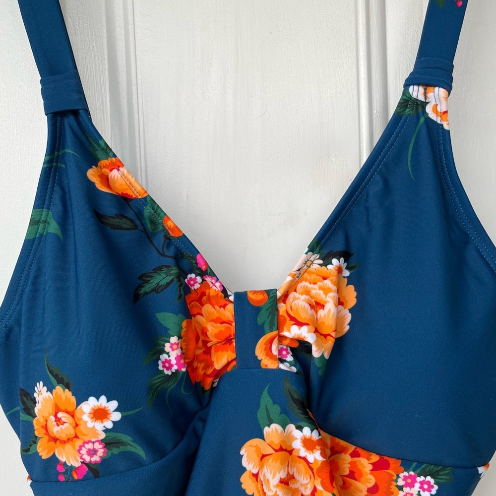 •Cupshe• NWT Floral Cutout One Piece Bathing Suit - Size Large - Picture 3 of 11
